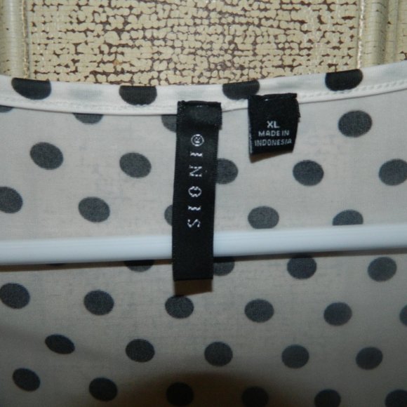 INOIS Ruched Side Ruffle Blouse Size XL (R-55) - Picture 3 of 5